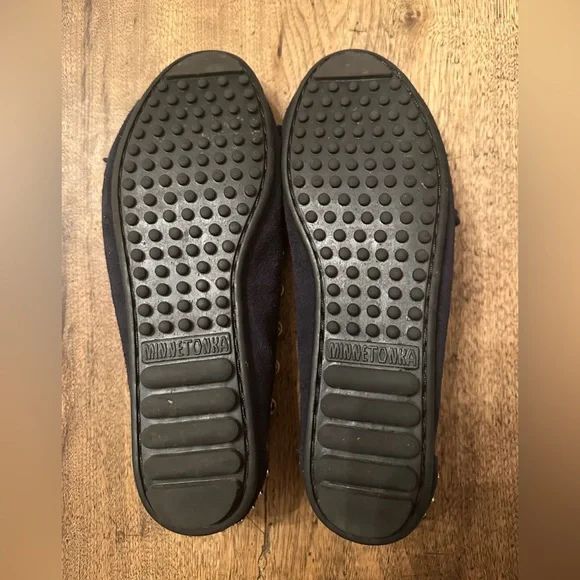 GUC Women’s Minnetonka X Rebecca Minkoff Moccasins Color Navy Size 6. - Picture 6 of 7